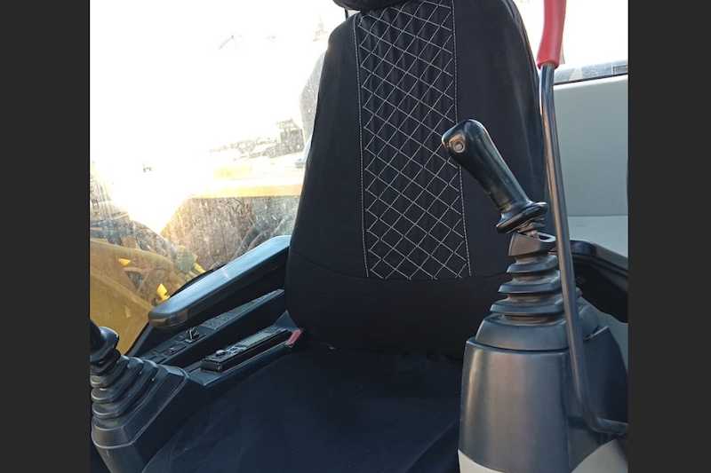 OmecoHub - Immagine NEW HOLLAND E135B